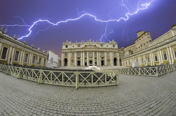 Sturm über piazza san pietro in rom — Stockfoto