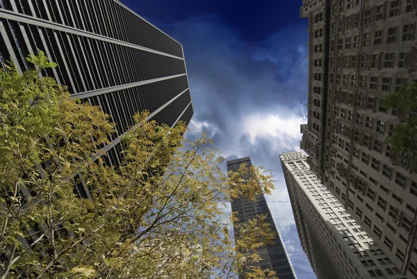 Storm over new york city wolkenkrabbers — Stockfoto