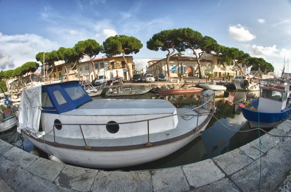 Velho barco ancorado em Viareggio — Fotografia de Stock