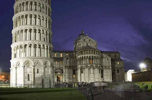 Pisa Kulesi ve kubbe, İtalya — Stok fotoğraf