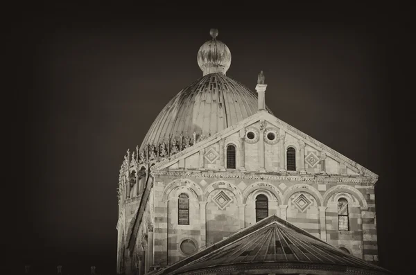 Duomo Pisa nignt, mimari detay tarafından — Stok fotoğraf