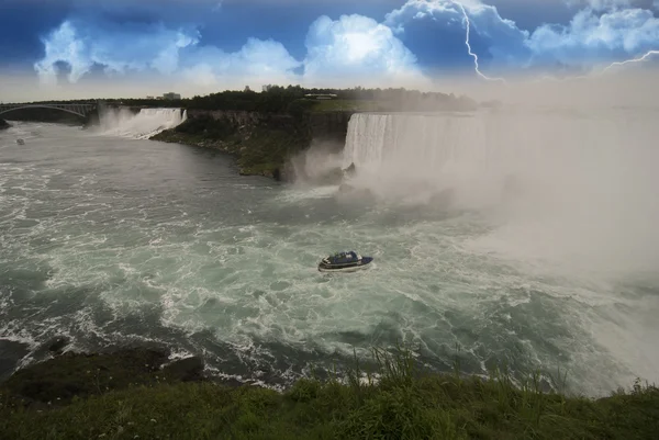 Bouře se blíží niagara falls, Kanada — Stock fotografie