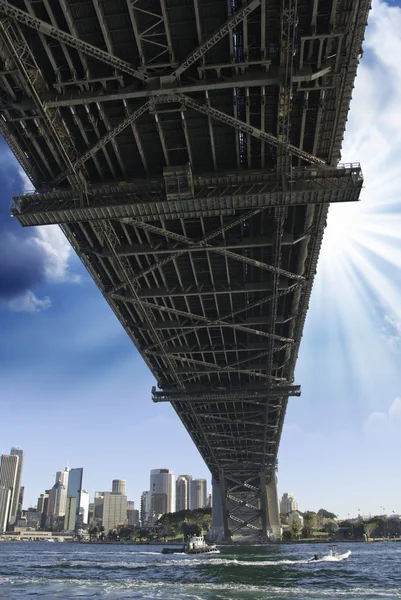 Onder de brug in sydney haven, Australië — Stockfoto