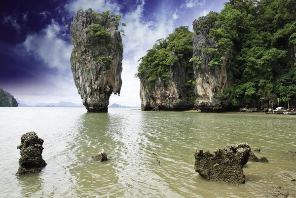 Tormenta sobre la isla James Bond, Tailandia — Foto de Stock