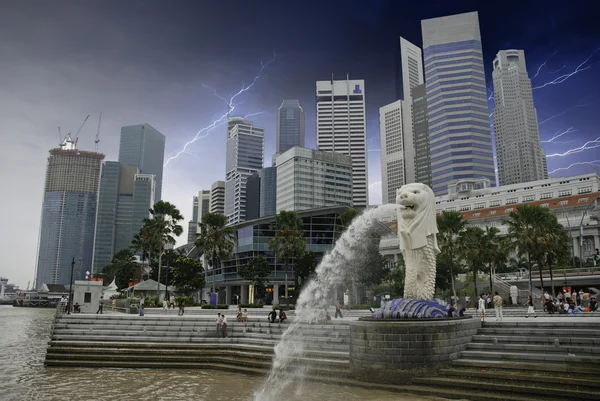 Шторм над Сингапуром — стоковое фото