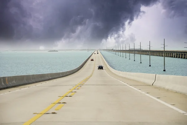 Couleurs du ciel sur l'autoroute d'outre-mer — Photo