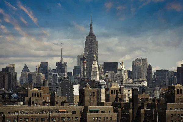 De skyline van Manhattan van brooklyn bridge — Stockfoto