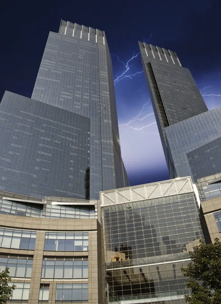 Storm over new york city wolkenkrabbers — Stockfoto