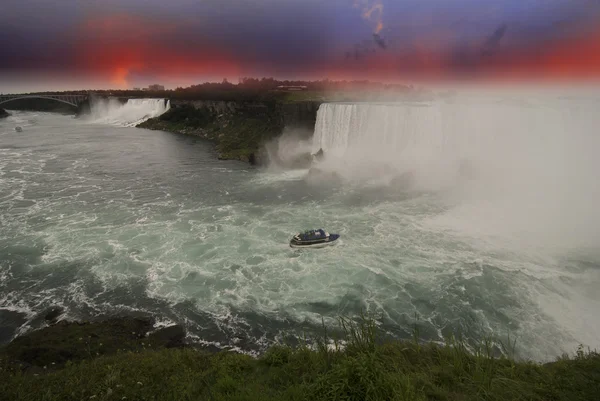 Coucher de soleil aux chutes Niagara, Canada — Photo