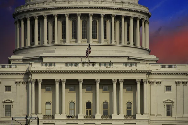 日落和华盛顿国会大厦上空云 — 图库照片
