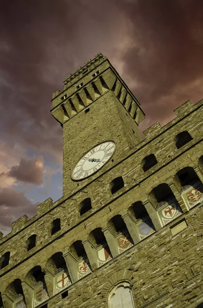 Pohled zdola nahoru na náměstí piazza della signoria ve Florencii — Stock fotografie