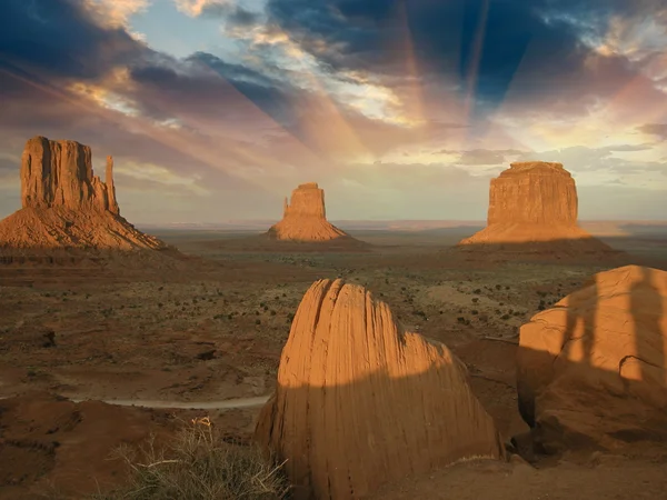 Cores do céu sobre Monument Valley — Fotografia de Stock