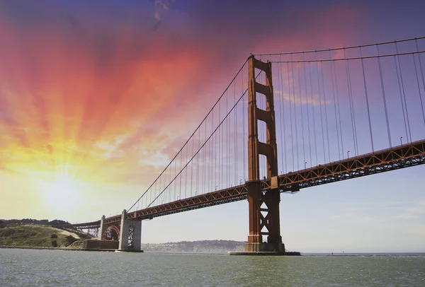 Ciel dramatique sur Golden Gate Bridge — Photo