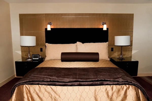Modern otel yatak odası — Stok fotoğraf