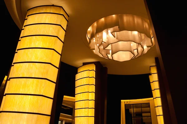 Işık otel lobisinde — Stok fotoğraf