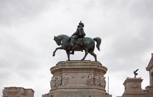 Architecture de Rome. cavalier sur un cheval — Photo