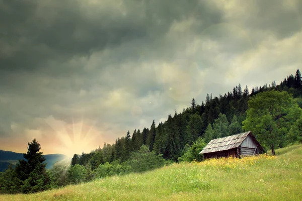 Wooden house in a mountains — Stock Photo, Image
