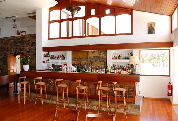 Bar interior en el hotel de lujo, Creta, Grecia — Foto de Stock