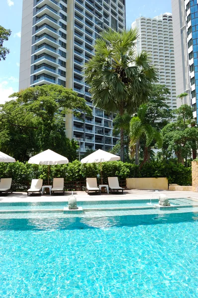 Yüzme Havuzu-fil heykeller popüler hotel, pattaya, t — Stok fotoğraf