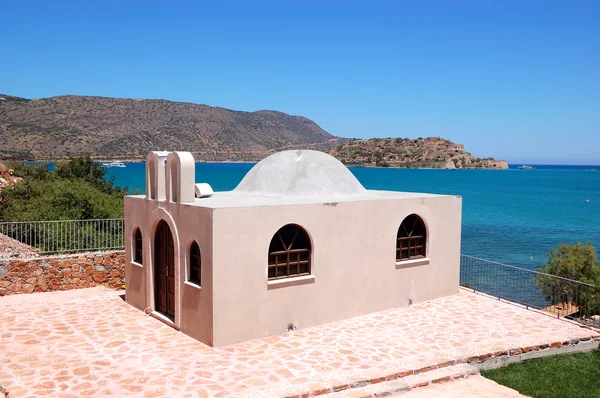 Nieuw gebouw waarschijnlijk Eritrese religies en spinalonga eiland bij b — Stockfoto