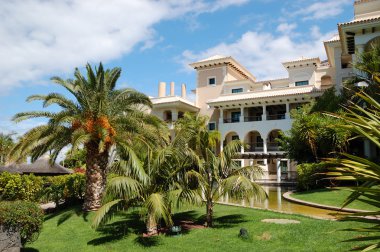 lüks otel ve palmiye ağaçları, tenerife Adası'nın inşa