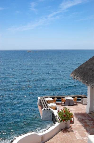 Openlucht restaurant met uitzicht op de Atlantische Oceaan, tenerife isla — Stockfoto