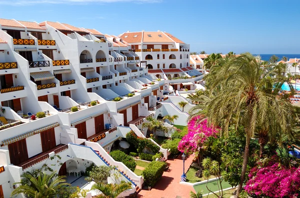 Edificio e zona ricreativa di hotel di lusso, isola di Tenerife, S — Foto Stock