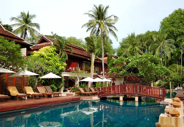 Basen w nowoczesna luksusowa willa, wyspie samui, Tajlandia — Zdjęcie stockowe