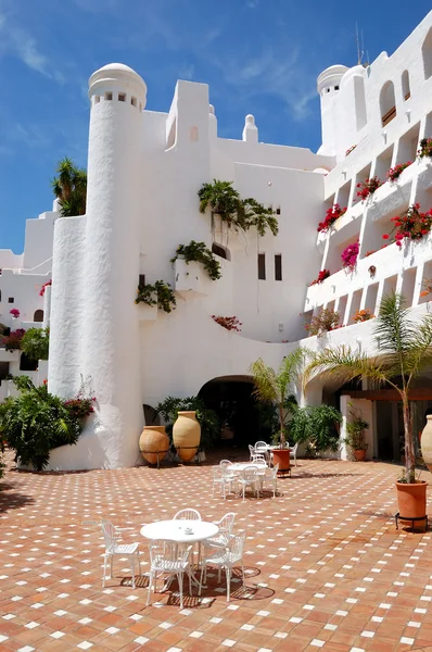 Épület és szabadtéri terület a luxus szálloda, a sziget tenerife, a spai — Stock Fotó