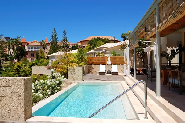Bazén na luxusní vila, ostrov tenerife, Španělsko — Stock fotografie