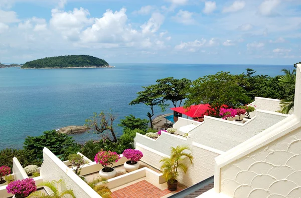 Terassi merinäköalalla ylellisessä hotellissa, Phuket, Thaimaa — kuvapankkivalokuva