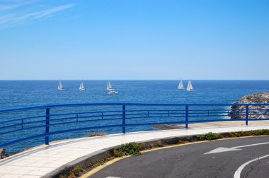 weg en hek met een uitzicht op de Atlantische Oceaan, tenerife eiland, s