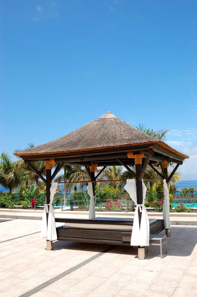 Bali type hut near beach and swimming pool, Tenerife island, Spa — Stock Photo, Image