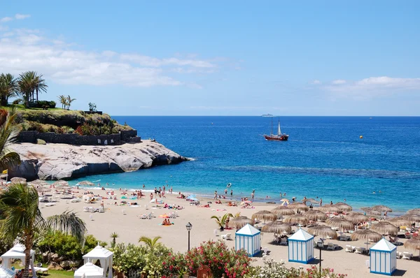 Пляж роскошного отеля, остров Тенерифе, Испания — стоковое фото