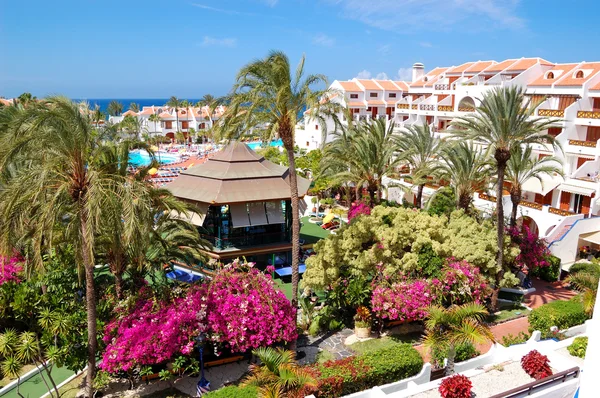 Bâtiment et zone de loisirs de l'hôtel de luxe, île de Tenerife, S — Photo