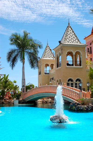 游泳池的豪华酒店，特内里费岛的喷泉 sp — 图库照片