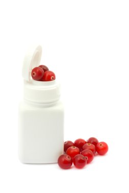 Cranberries beyaz zemin üzerine.