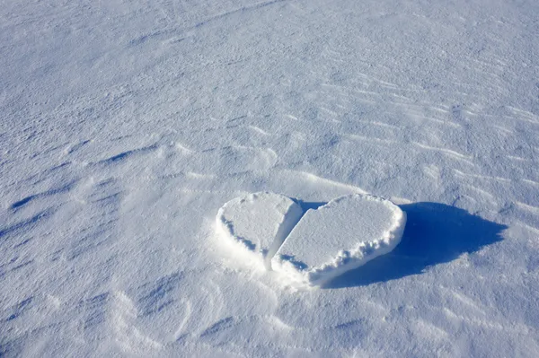 Серце на снігу . — стокове фото
