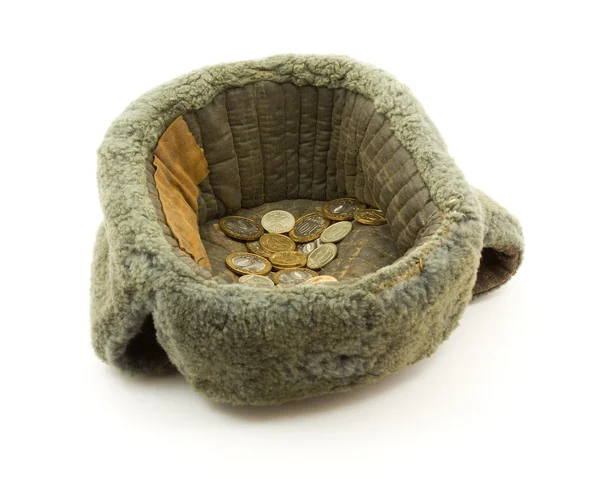 Mynt i en gammal hatt — Stockfoto