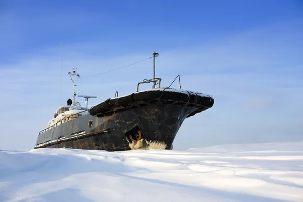 The boat jammed in the ice. — Stock Photo, Image