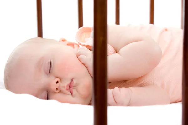 Baby sover på en vit bakgrund. — Stockfoto