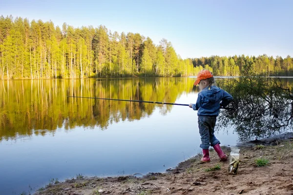 Baby on the lake fishing. — Stock Photo, Image