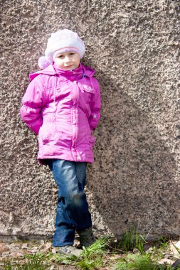 kız Duvar tarafından anlamına gelir.