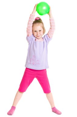 beyaz zemin üzerinde bir top ile kız.