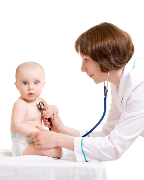 Arts met een baby op een witte achtergrond. — Stockfoto