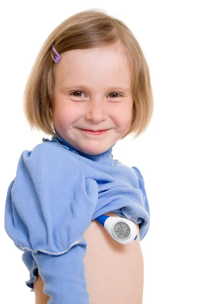 Uma criança com um termômetro no fundo branco — Fotografia de Stock