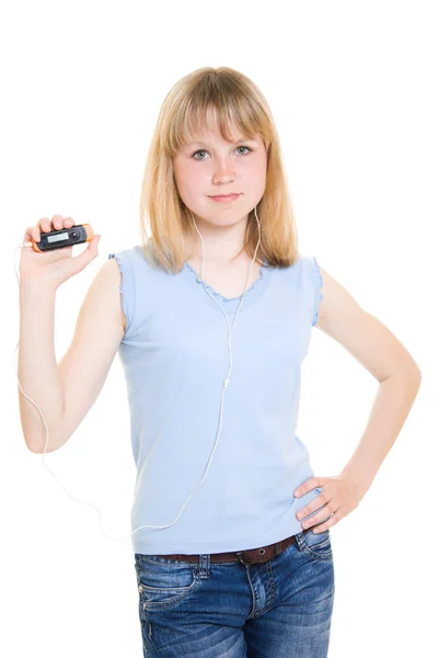 Adolescente con un reproductor de música sobre un fondo blanco . — Foto de Stock