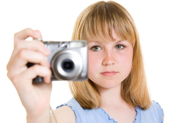 Een tiener met een camera op een witte achtergrond. — Stockfoto