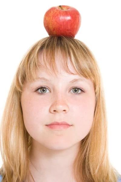 Девушка с яблоком на белом фоне . — стоковое фото
