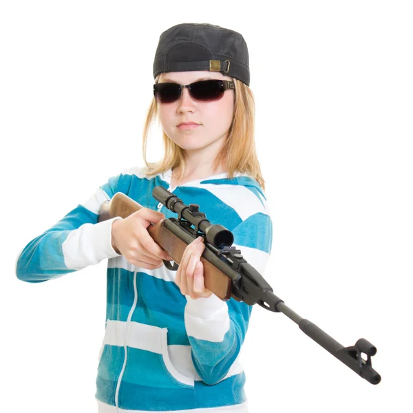 Une adolescente avec une arme sur fond blanc . — Photo